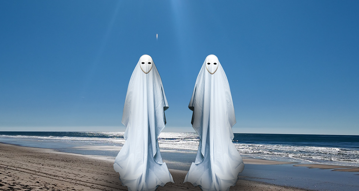 Aliens visit the beach - The Conil Case - Conil de la Frontera, Spain